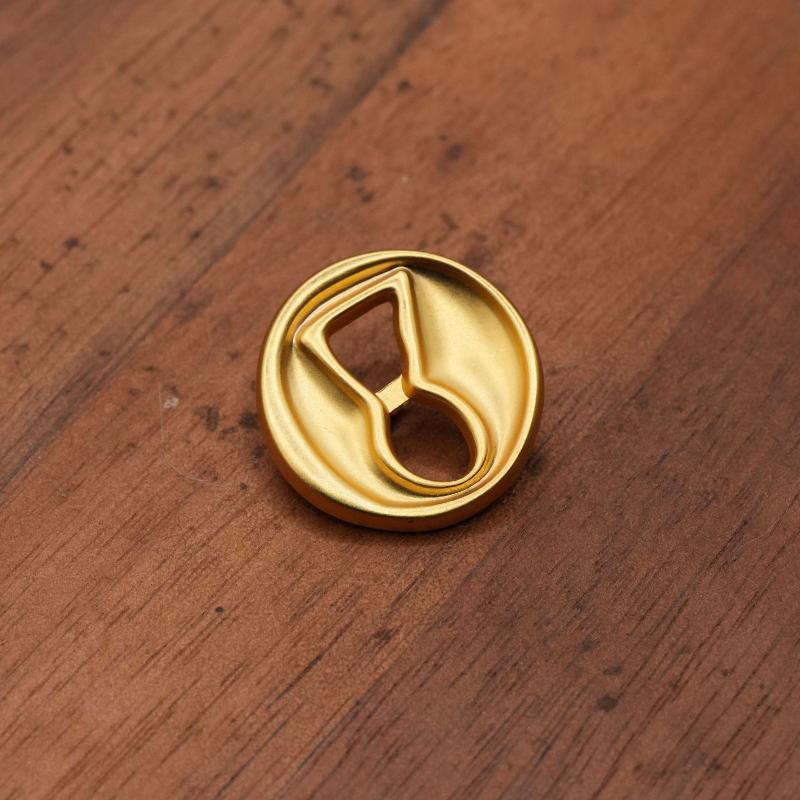 Vintage Metal Button Artistic  - Vintage Collectible Buttons recension och pris